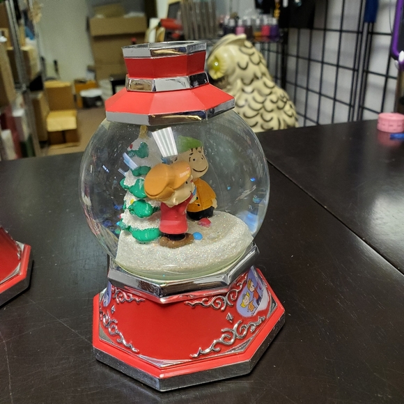 Charlie Brown and peanuts gang light up candle holders by the Bradford Exchange - Picture 8 of 11